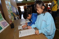 食農クイズを解く参加者