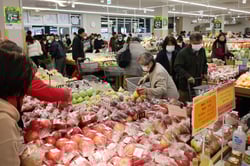 開店直後のにぎわう店内