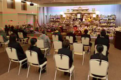 最後の別れを惜しむ参列者