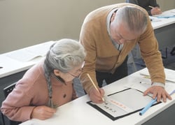 参加者にアドバイスする大澤先生㊨