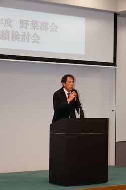 あいさつする野村部会長
