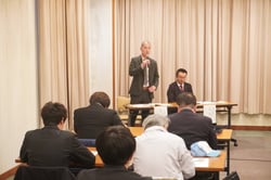 ２０２５年産の生産販売経過について説明する北澤係長