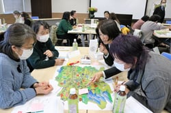 積極的に意見を出し合う女性総代ら