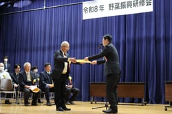 長野県農業協同組合中央会長賞を受賞した塚田昌明さん