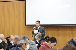 あいさつする木下部会長
