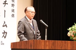 あいさつする髙栁組合長