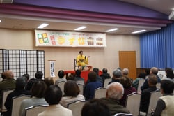 落語を楽しむ会場