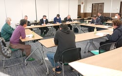 地区ごとの分散会で意見を寄せる組合員