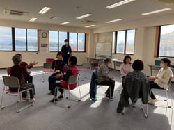 お手玉を使い交流しながら学んだ認知症予防講座