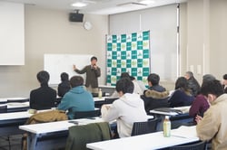 住宅ローン控除について説明する中村税理士