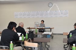 日本農業新聞の市況確認を呼びかける河合さん