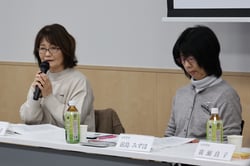 活動報告をする参加者