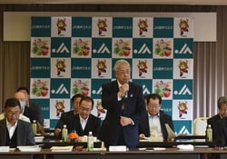 あいさつする眞島組合長