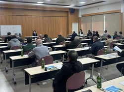 大勢が参加したセミナー
