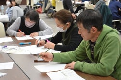 ＰＯＰ作りに挑戦する生産者