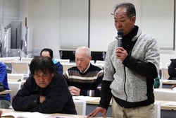 質問する生産者