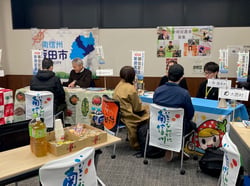 就農相談に対応する行政担当者ら