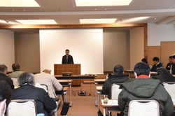 あいさつする清滝部長（長野県長野市、３月１１日）