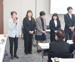 抱負を述べる手塚部長㊧