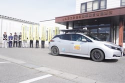 広報車を見送るＪＡ職員ら