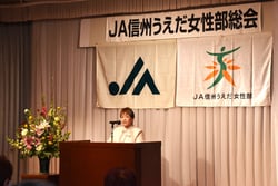 開会のあいさつをする久保町子部長