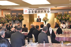 感謝の気持ちを伝える神農会長（長野県長野市、３月１４日）