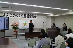 記念講演の謝辞を話す二ノ宮部長（写真右）（長野市中御所のJAながの本所にて）