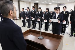 決意表明をする坂本さん（長野県諏訪市で）