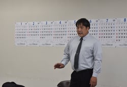 あいさつする飯島部長（長野県上田市で）