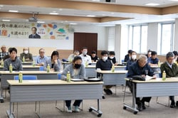 ３２人が参加した総会（４月６日、佐久市で）