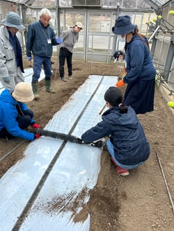 講習を受ける参加者（長野市松代のほ場にて）