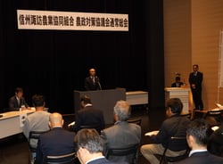 生産者の声を反映させる農政活動を展開することで意思統一を図った通常総会 （長野県茅野市で）