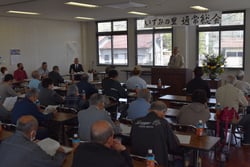 あいさつする石井組合長