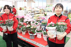 イベントをＰＲする職員（長野県飯田市で）