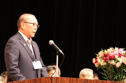 あいさつする高柳組合長（５月２７日、佐久市・佐久平交流センターで）