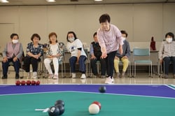 ボッチャを楽しむ部員（長野県岡谷市で）
