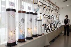 仏具、返礼品などを展示しているＪＡ会館ふじみの新盆用品展示会（長野県富士見町で）  