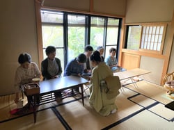 茶道の心得に理解を深めた参加者たち（安曇野市穂高有明）