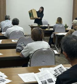 実際に出荷規格を確認しながら説明する技術員