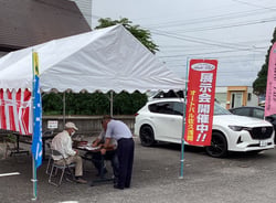 商談する来場者（６月２０日、佐久市で）
