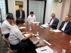 あいさつをする小林常務（長野県長野市、７月２日）