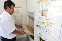 入れ替えをした富士見町の旧神戸支所のコイン精米機（長野県富士見町で）