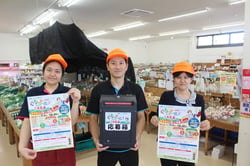アピールする職員（長野県飯田市で）