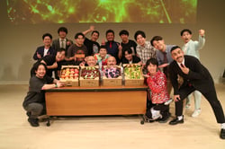 提供した農産物と鬼笑祭に参加した芸人の方々（千曲市にて）