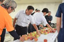 「シナノリップ」の品質を確かめる（長野県飯島町で）