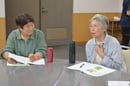 意見を交わす参加者ら（長野県伊那市で）