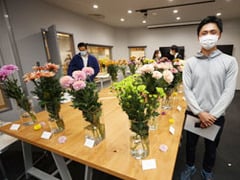 きくを栽培し、地域へのPRにも力を入れる鈴木さん