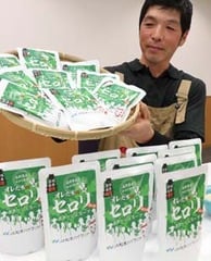 商品をPRする滝澤部会長