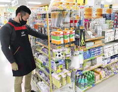 安茂里生産資材の店内に設けている100円均一コーナー