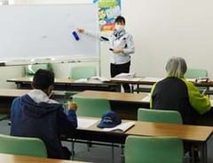 病害虫防除のコツを説明する山口講
